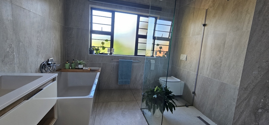 6 Bedroom Property for Sale in Gonubie Eastern Cape